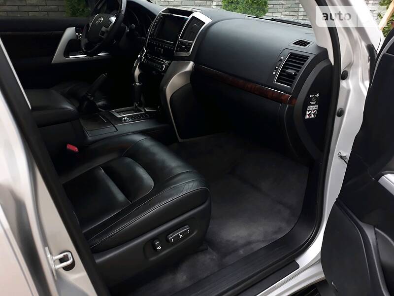 Позашляховик / Кросовер Toyota Land Cruiser 2012 в Чернівцях