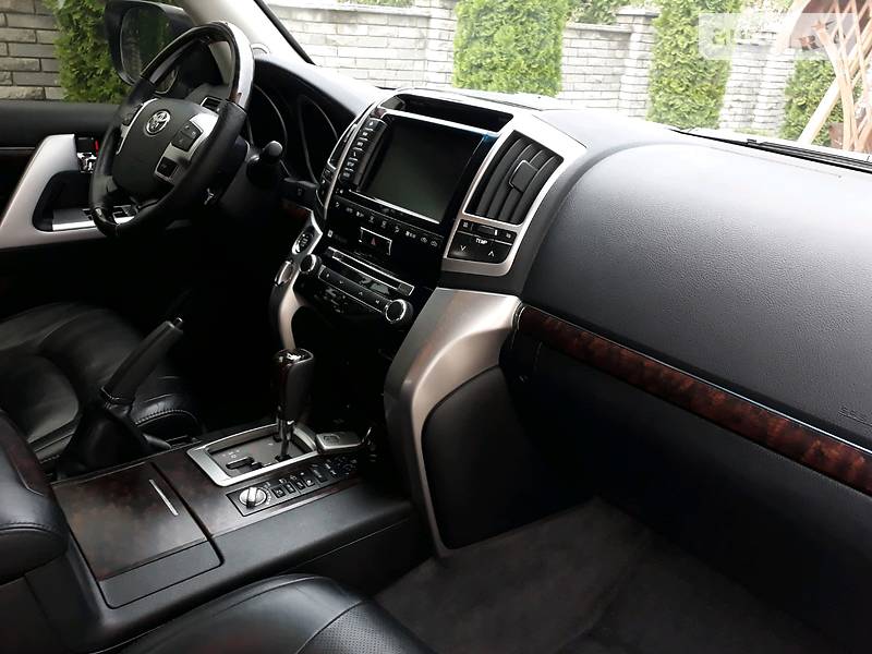 Позашляховик / Кросовер Toyota Land Cruiser 2012 в Чернівцях