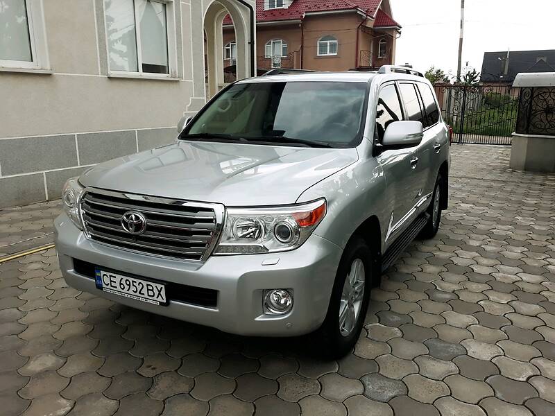 Позашляховик / Кросовер Toyota Land Cruiser 2012 в Чернівцях
