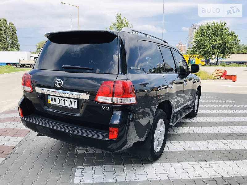 Позашляховик / Кросовер Toyota Land Cruiser 2011 в Києві