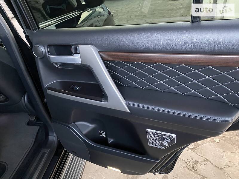 Внедорожник / Кроссовер Toyota Land Cruiser 2017 в Днепре фото 135 Внедорожник / Кроссовер Toyota Land Cruiser 2017 в Днепре