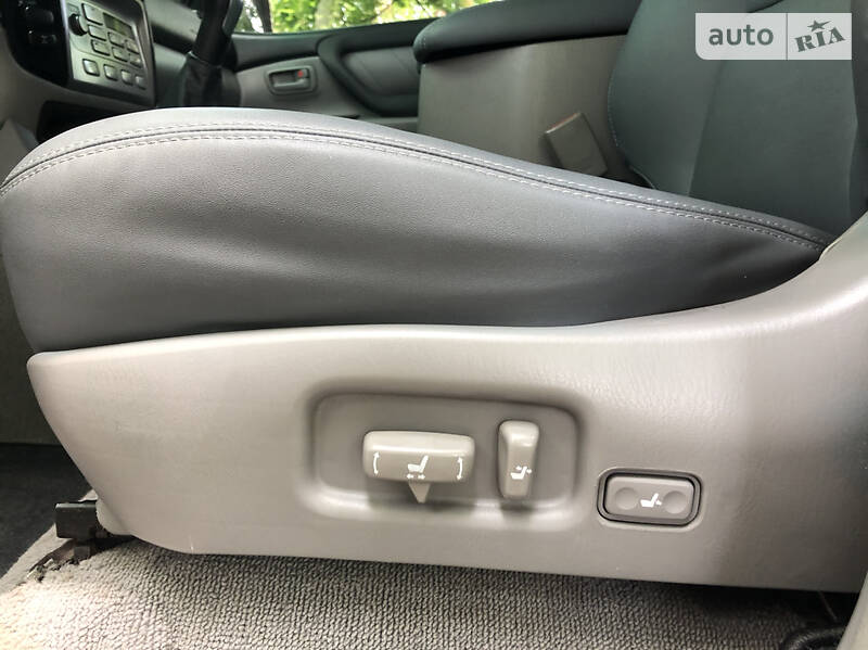 Внедорожник / Кроссовер Toyota Land Cruiser 2005 в Харькове