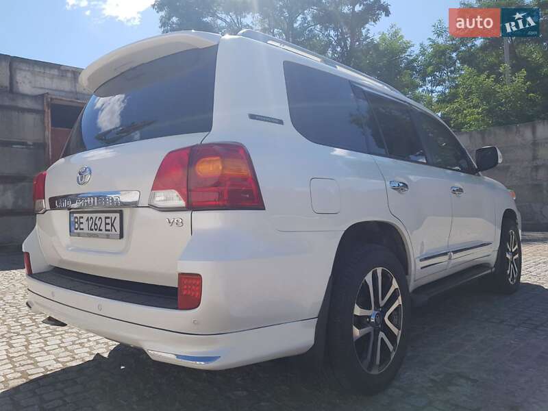 Внедорожник / Кроссовер Toyota Land Cruiser 2014 в Первомайске