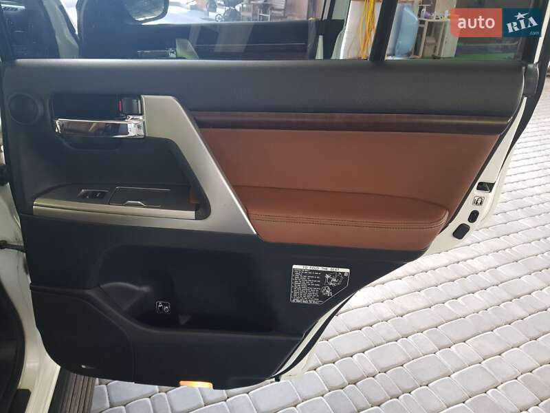 Внедорожник / Кроссовер Toyota Land Cruiser 2014 в Первомайске