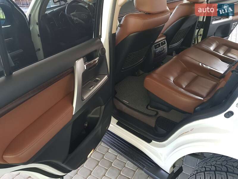 Внедорожник / Кроссовер Toyota Land Cruiser 2014 в Первомайске