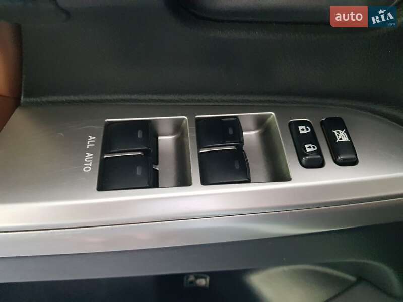 Внедорожник / Кроссовер Toyota Land Cruiser 2014 в Первомайске