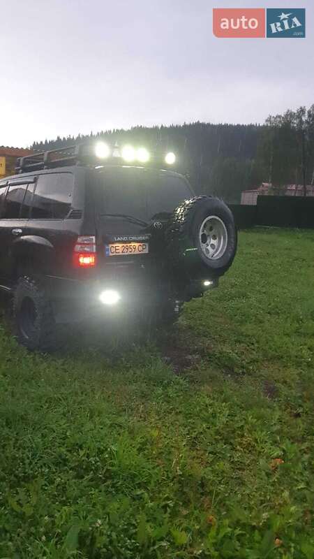 Внедорожник / Кроссовер Toyota Land Cruiser 2004 в Черновцах