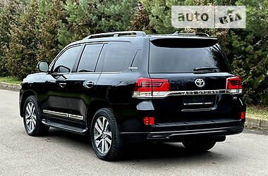 Позашляховик / Кросовер Toyota Land Cruiser 2018 в 