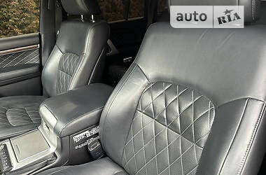 Позашляховик / Кросовер Toyota Land Cruiser 2018 в 