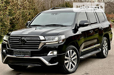 Позашляховик / Кросовер Toyota Land Cruiser 2018 в 