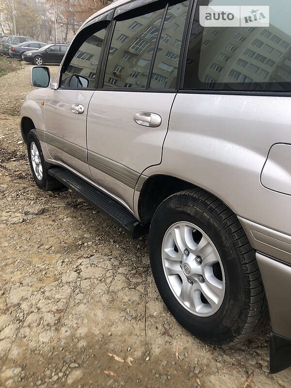 Внедорожник / Кроссовер Toyota Land Cruiser 2004 в Черновцах
