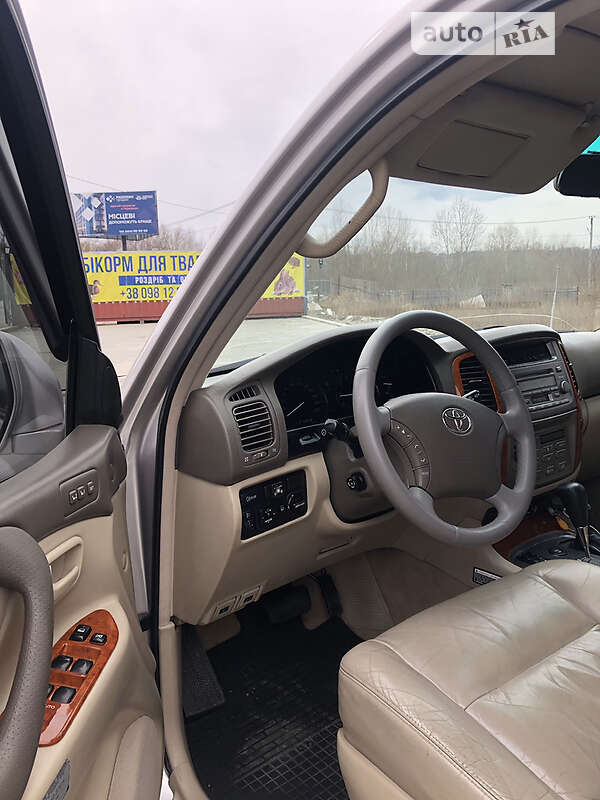 Внедорожник / Кроссовер Toyota Land Cruiser 2004 в Черновцах