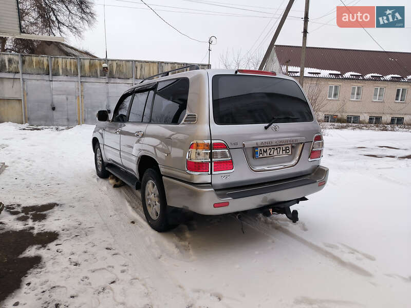 Внедорожник / Кроссовер Toyota Land Cruiser 2002 в Андрушевке