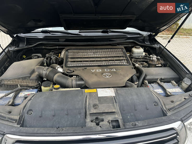 Внедорожник / Кроссовер Toyota Land Cruiser 2011 в Ужгороде