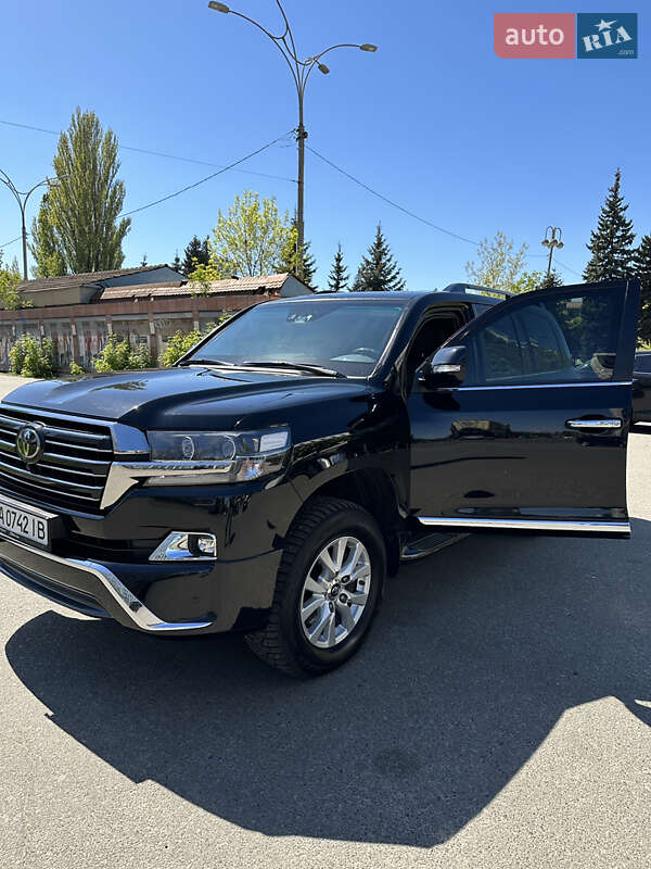 Внедорожник / Кроссовер Toyota Land Cruiser 2017 в Киеве фото 2 Внедорожник / Кроссовер Toyota Land Cruiser 2017 в Киеве