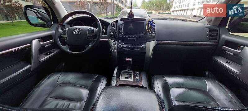 Позашляховик / Кросовер Toyota Land Cruiser 2011 в Києві