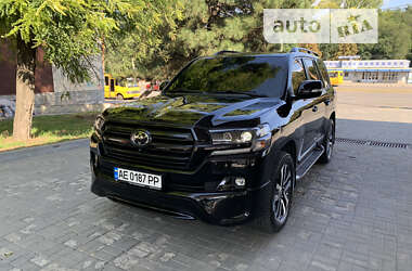 Позашляховик / Кросовер Toyota Land Cruiser 2017 в 
