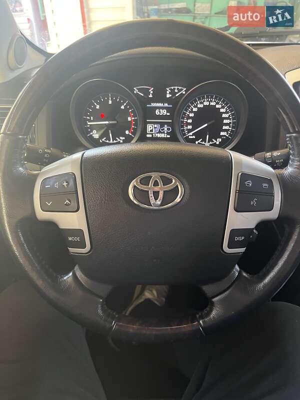 Внедорожник / Кроссовер Toyota Land Cruiser 2012 в Новом Буге