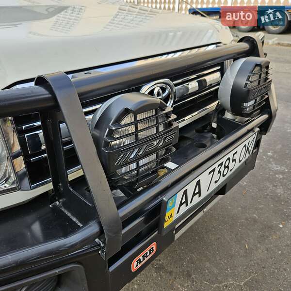 Внедорожник / Кроссовер Toyota Land Cruiser 2014 в Киеве