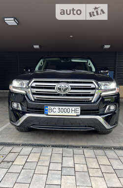 Внедорожник / Кроссовер Toyota Land Cruiser 2018 в 