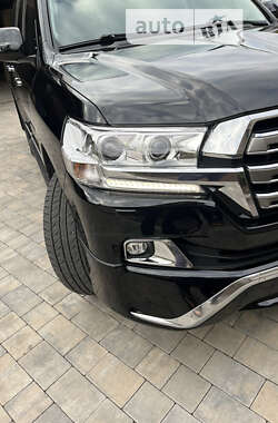 Внедорожник / Кроссовер Toyota Land Cruiser 2018 в 
