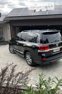 Внедорожник / Кроссовер Toyota Land Cruiser 2018 в 