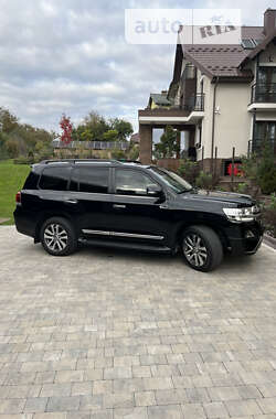 Внедорожник / Кроссовер Toyota Land Cruiser 2018 в 