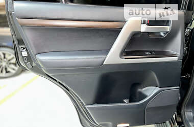 Внедорожник / Кроссовер Toyota Land Cruiser 2019 в 