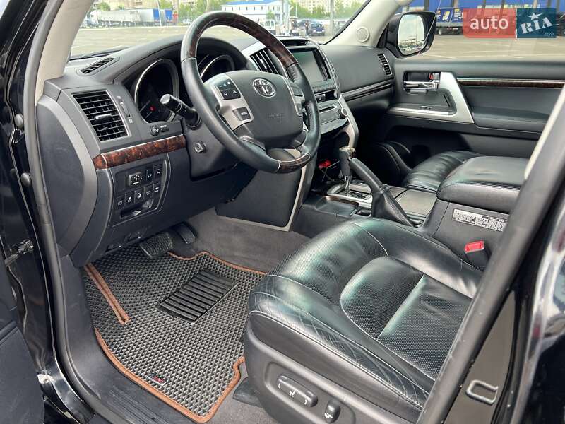 Позашляховик / Кросовер Toyota Land Cruiser 2012 в Дніпрі