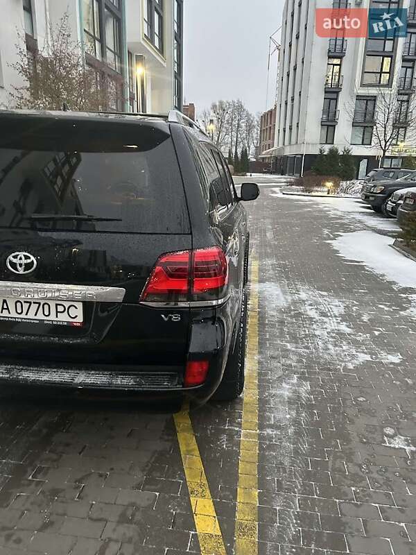 Внедорожник / Кроссовер Toyota Land Cruiser 2014 в Киеве фото 10 Внедорожник / Кроссовер Toyota Land Cruiser 2014 в Киеве