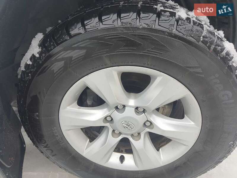 Позашляховик / Кросовер Toyota Land Cruiser 2012 в Сумах