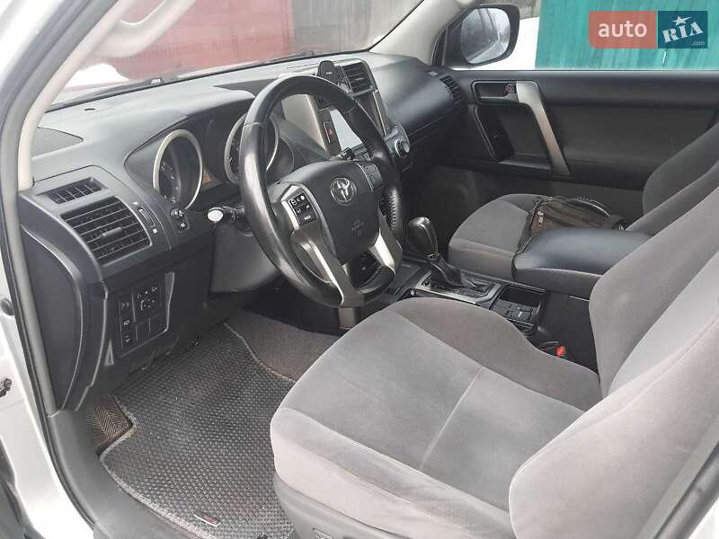 Позашляховик / Кросовер Toyota Land Cruiser 2012 в Сумах