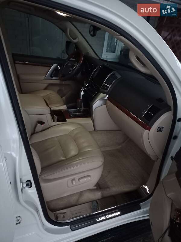 Позашляховик / Кросовер Toyota Land Cruiser 2013 в Чернігові