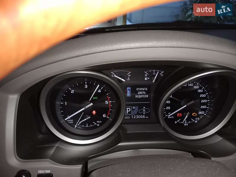 Позашляховик / Кросовер Toyota Land Cruiser 2013 в Чернігові
