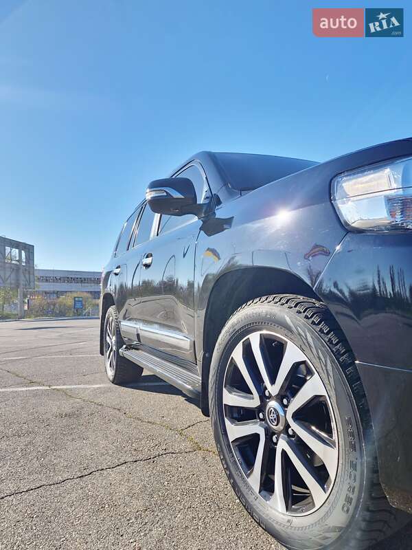 Внедорожник / Кроссовер Toyota Land Cruiser 2014 в Кривом Роге