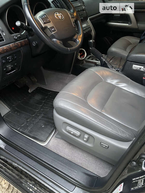 Позашляховик / Кросовер Toyota Land Cruiser 2011 в Львові фото 3 Позашляховик / Кросовер Toyota Land Cruiser 2011 в Львові