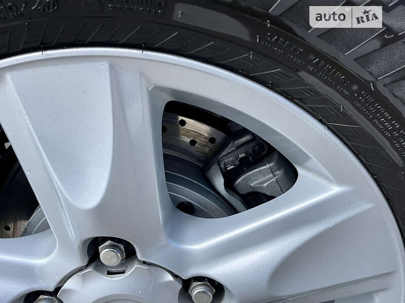 Внедорожник / Кроссовер Toyota Land Cruiser 2012 в Каменском