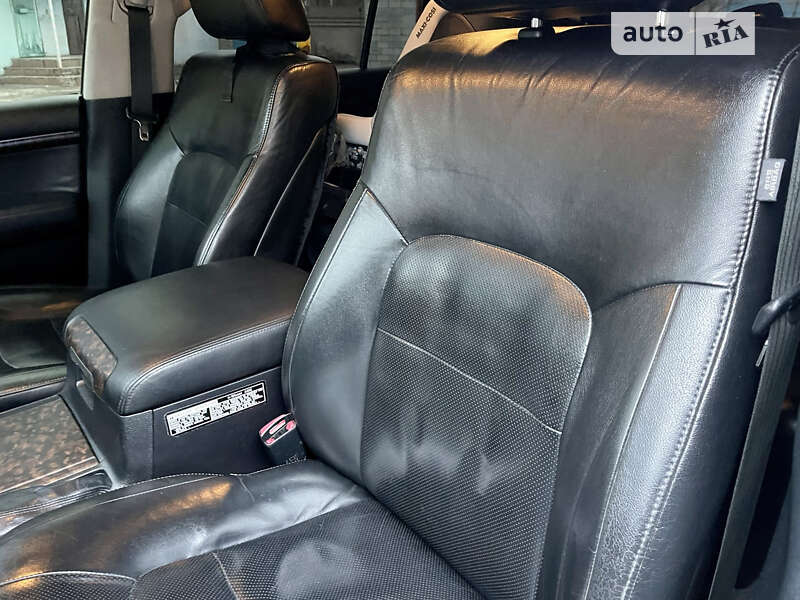 Внедорожник / Кроссовер Toyota Land Cruiser 2012 в Каменском