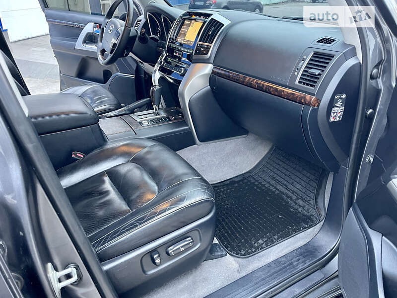 Внедорожник / Кроссовер Toyota Land Cruiser 2012 в Каменском