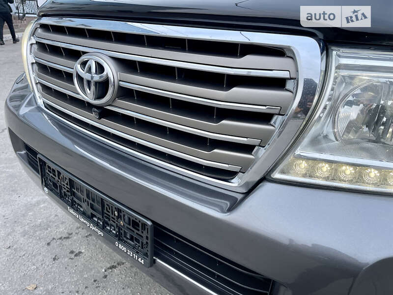 Внедорожник / Кроссовер Toyota Land Cruiser 2012 в Каменском