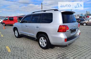 Позашляховик / Кросовер Toyota Land Cruiser 2012 в Чернівцях