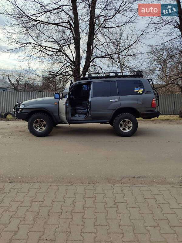 Внедорожник / Кроссовер Toyota Land Cruiser 2003 в Первомайске