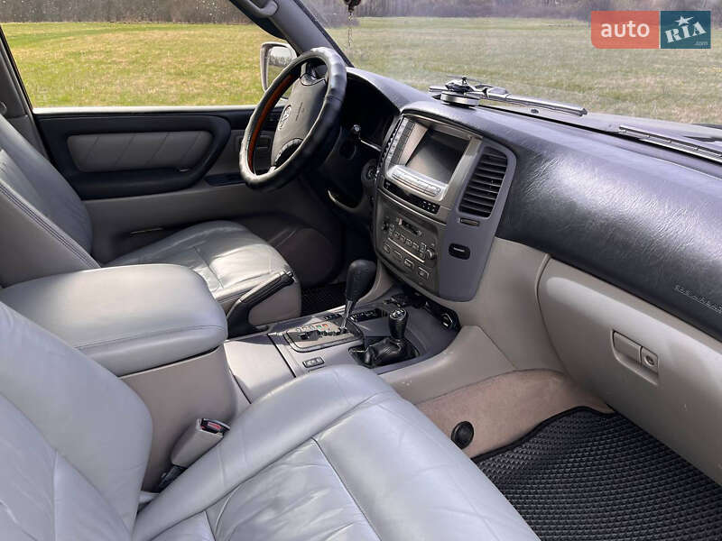 Внедорожник / Кроссовер Toyota Land Cruiser 2004 в Новых Санжарах