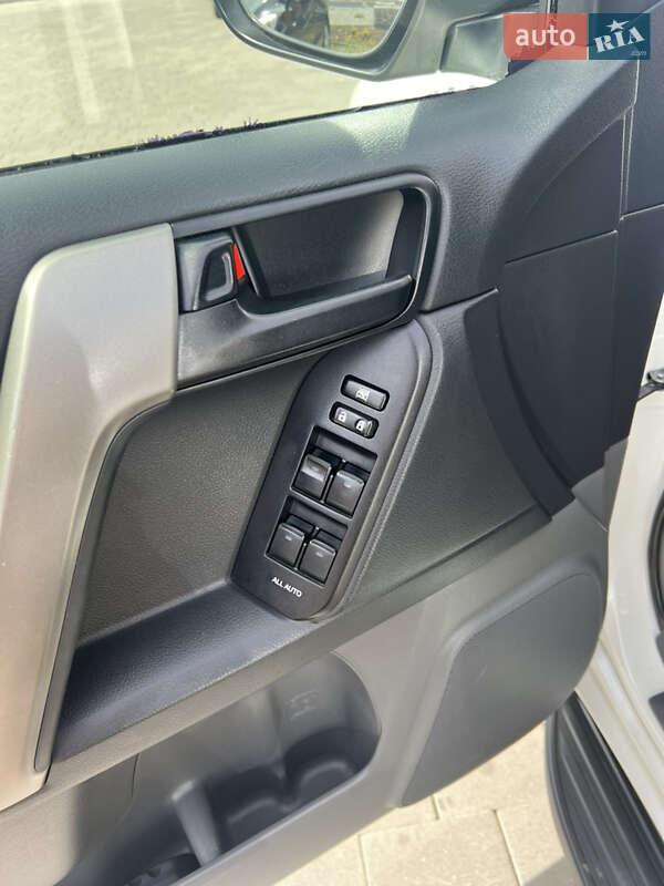 Внедорожник / Кроссовер Toyota Land Cruiser 2013 в Хмельницком