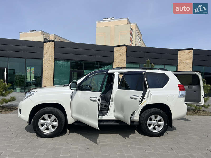 Внедорожник / Кроссовер Toyota Land Cruiser 2013 в Хмельницком