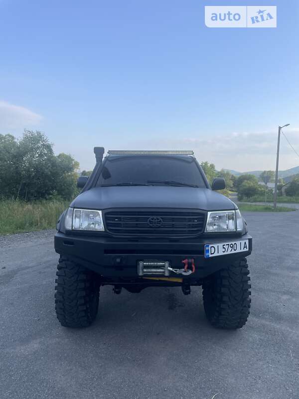 Позашляховик / Кросовер Toyota Land Cruiser 2001 в Великому Березному