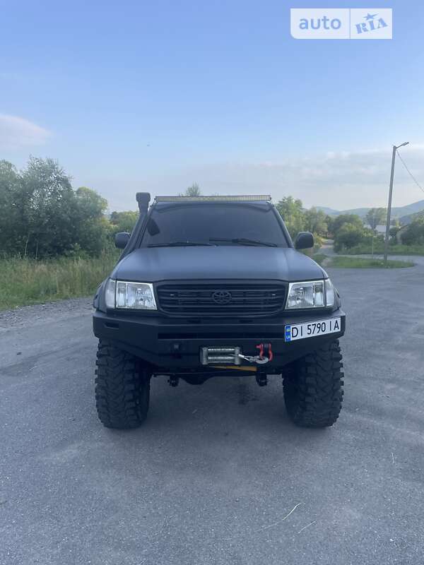Позашляховик / Кросовер Toyota Land Cruiser 2001 в Великому Березному