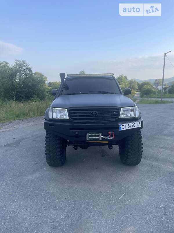 Позашляховик / Кросовер Toyota Land Cruiser 2001 в Великому Березному