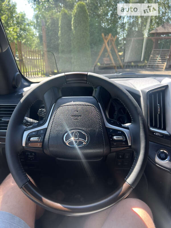 Внедорожник / Кроссовер Toyota Land Cruiser 2017 в Жидачове