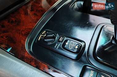 Позашляховик / Кросовер Toyota Land Cruiser 2001 в 